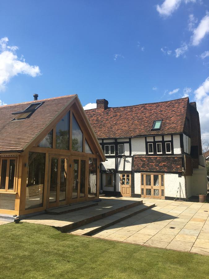 Heathrow Cottages Staines-upon-Thames Exterior photo